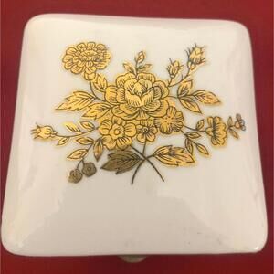 Mid-Century White & Gold Porcelain Trinket Box Japan 1950s